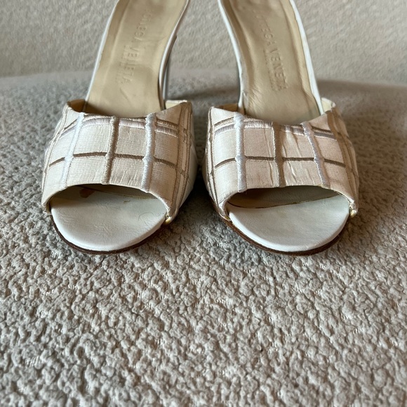 Vintage Bottega Veneta White/Cream Plaid Print Open Toe Sandals - Picture 3 of 7